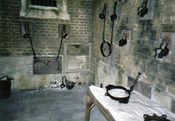 753640-torture_chamber.jpg