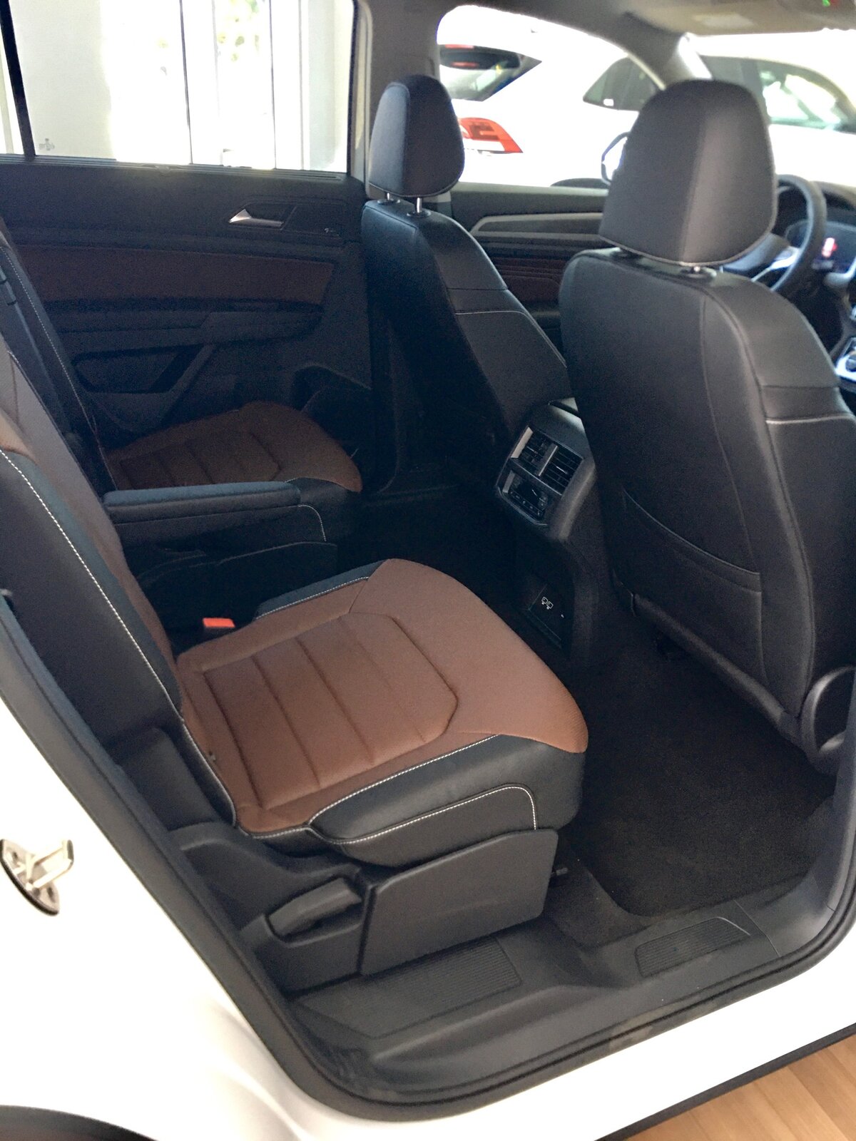 Atlas interior.jpg