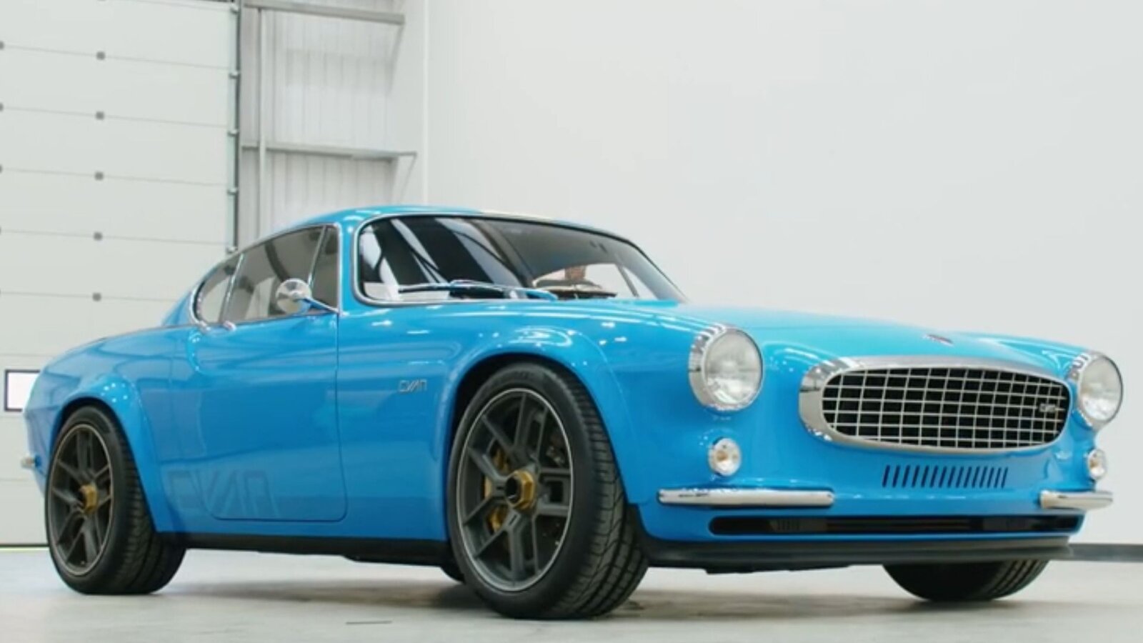 Cyan-Volvo-P1800.jpg