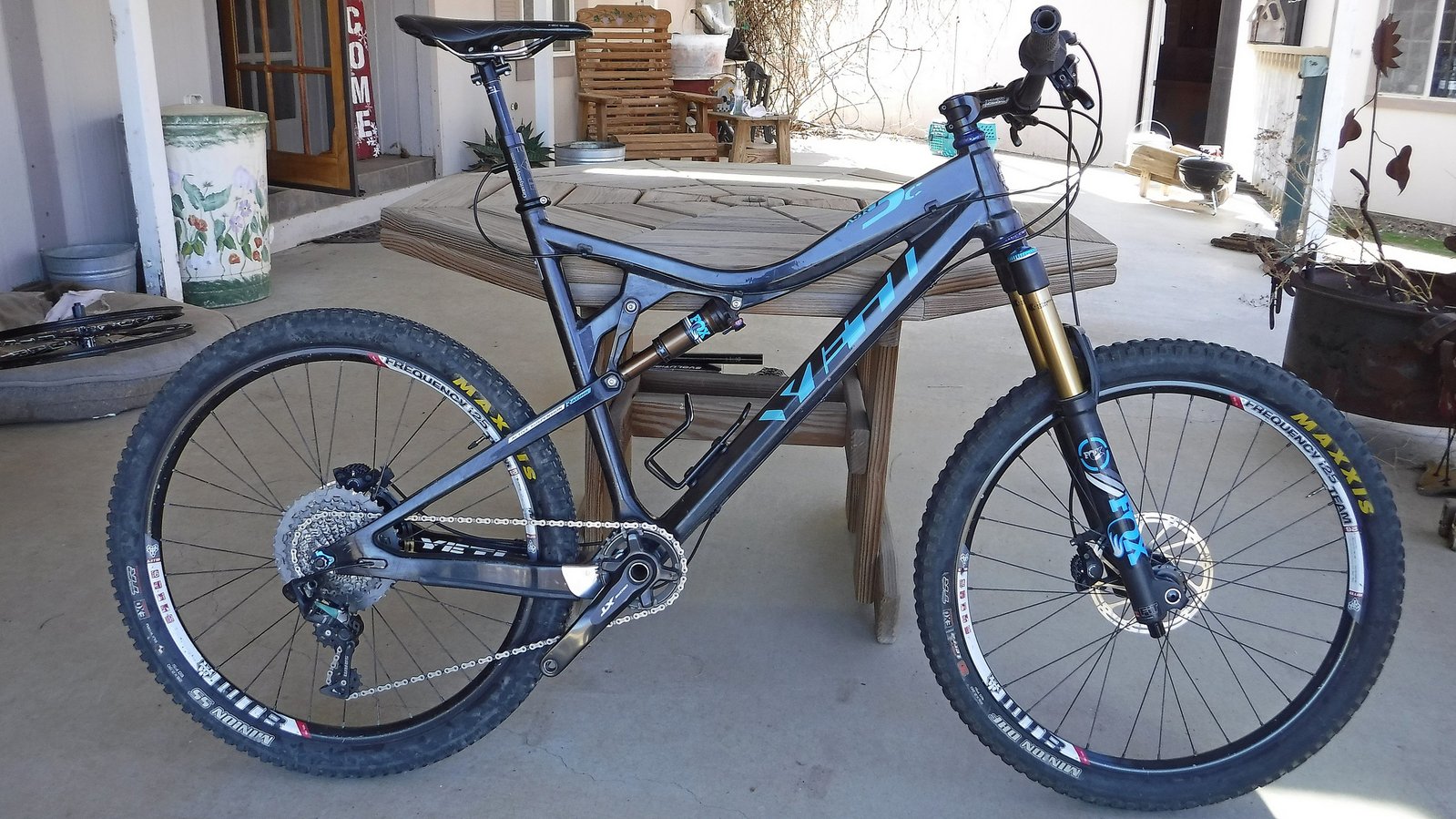 Yeti asr 5 clearance blue book