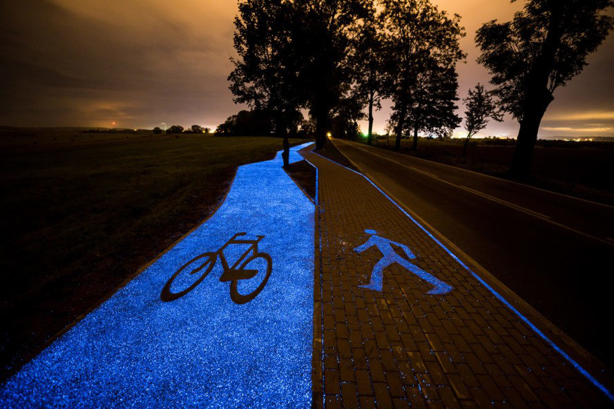 glowing-bike-lane-poland-889x592.jpg