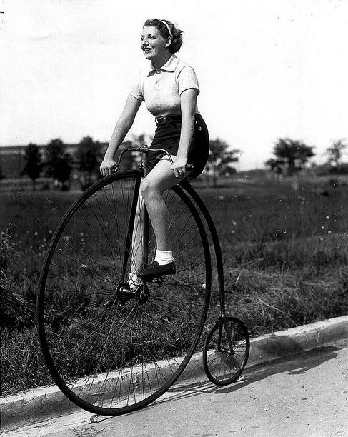 Old+Pictures+of+Beauties+on+Their+Penny+Farthing+Cycles+(1).jpg