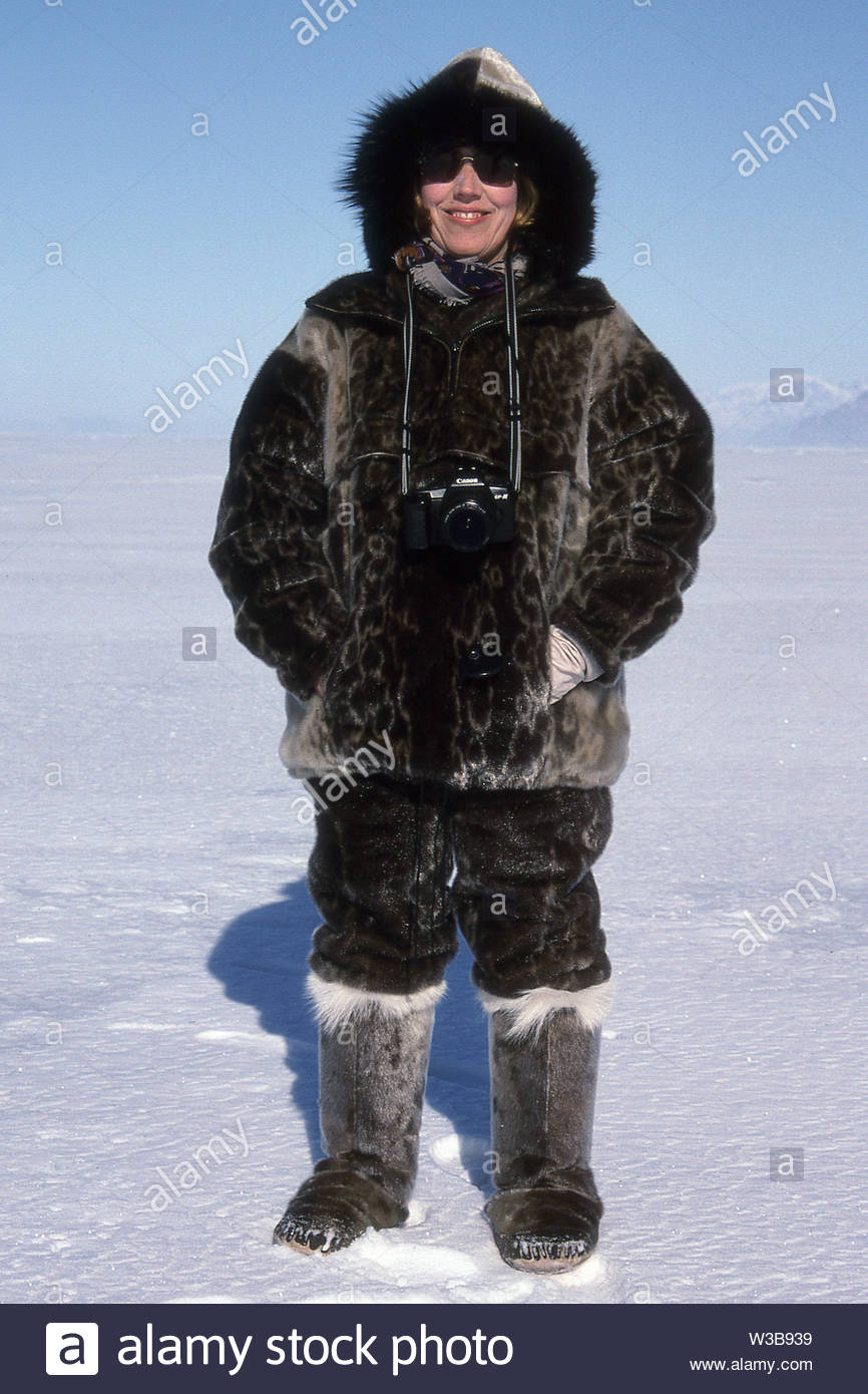 tourist-in-sealskin-outfit-for-dog-sled-ride-on-the-frozen-sea-ice-in-greenland-W3B939.jpg